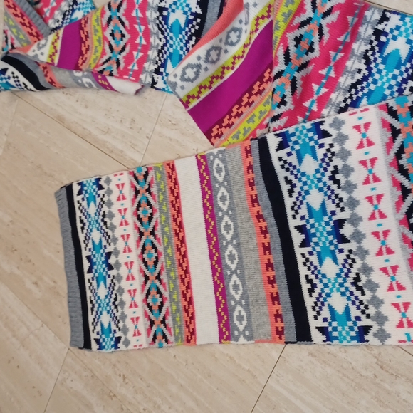 NWT Gap Multi-Colored Scarf - Picture 6 of 9